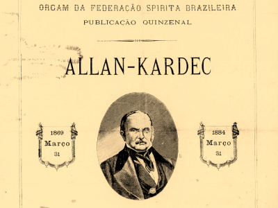 centro. Kardec é um homem de pele bege clara, com cerca de 50 anos, usando roupas e cabelo ao estilo do século 19. Na capa está escrito, no topo, em grafia do século 19: 