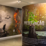 Fotografia do Espaço Cultural da Federação Espírita Brasileira e sua mais recente exposição intitulada 